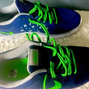 Nike Blue & green Boys sneakers shoes size 6y